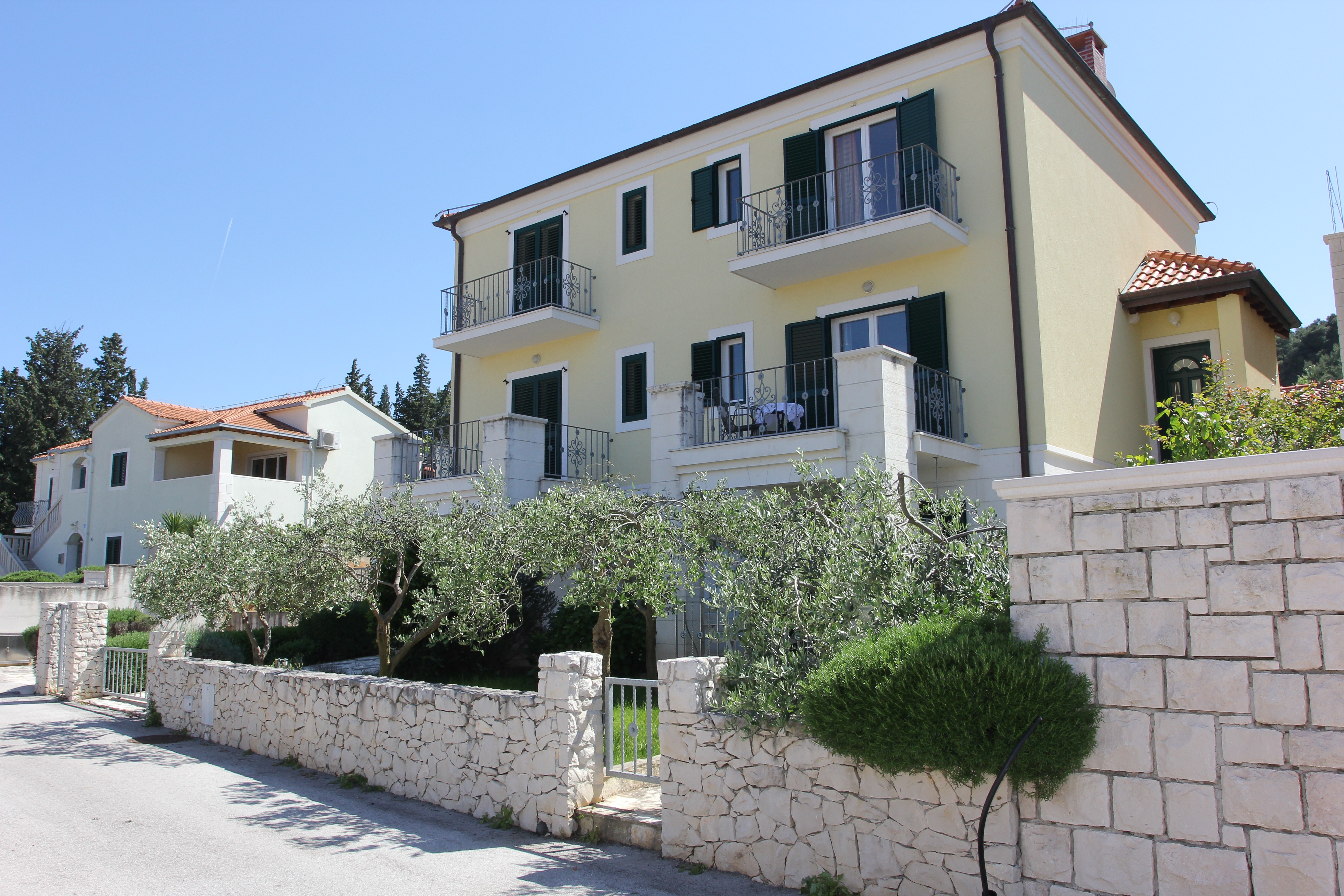 Apartments Villa Mu?kat - Duplex Three Bedroom Apa  in Dalmatien
