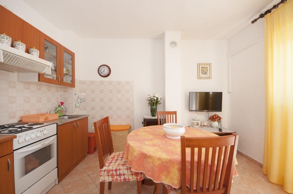 Apartments Mira - One Bedroom Apartment with Balco  in Kroatien