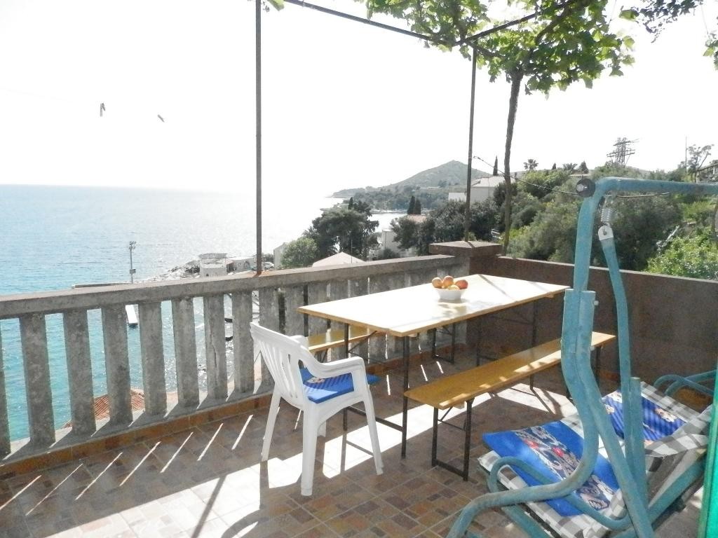Villa Soti -Two-Bedroom Apartment with Balcony and Ferienwohnung  Mlini