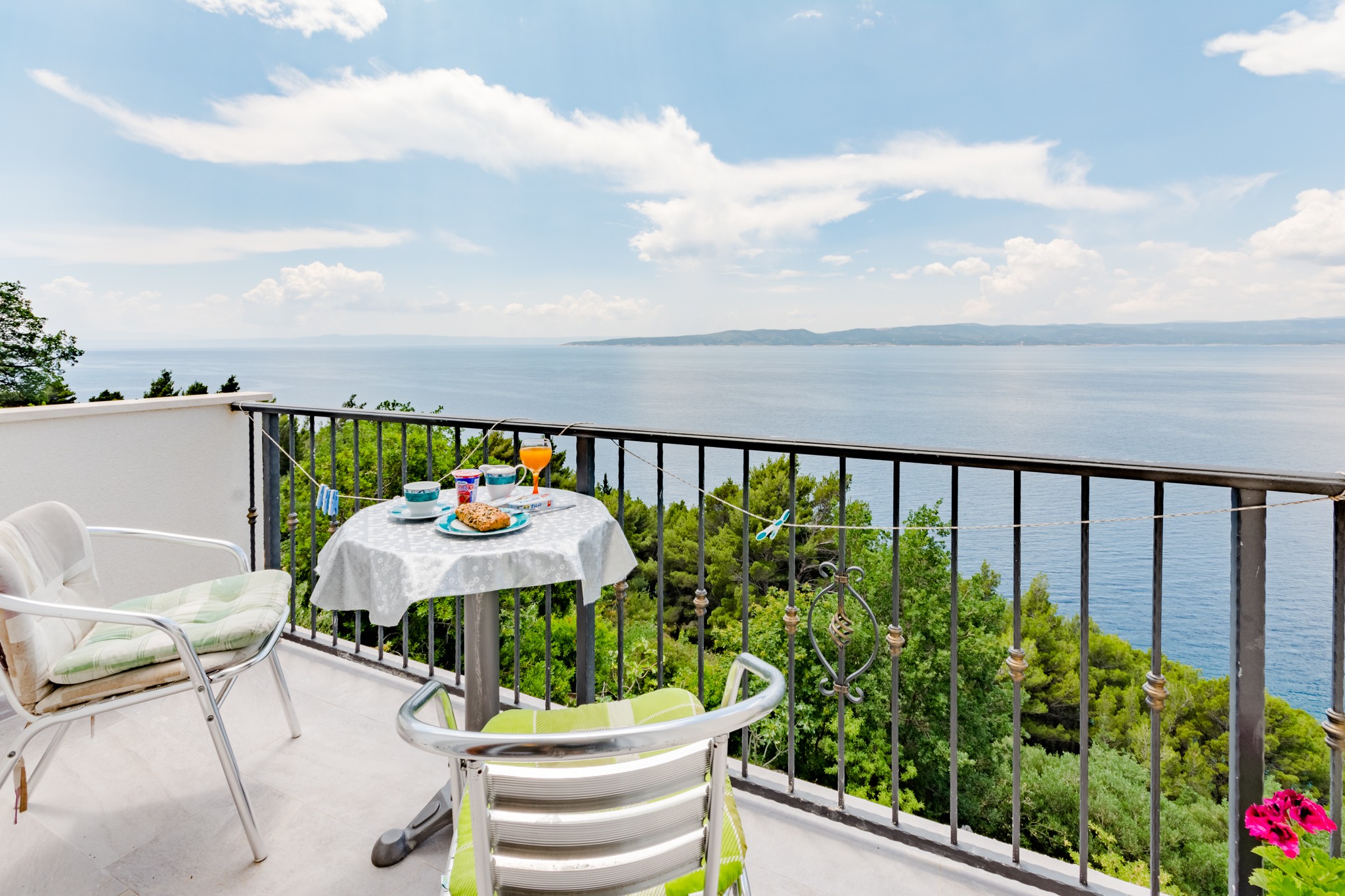 Villa Kosa - Two Bedroom Apartment with Balcony an Ferienwohnung  Makarska Riviera